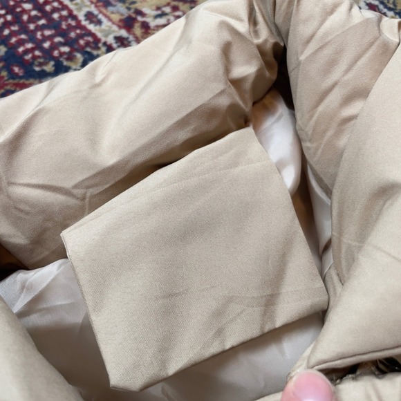 Lululemon Angled‎ Full Zip Puffer Vest Beige Sleeveless Collar lined - Picture 4 of 9